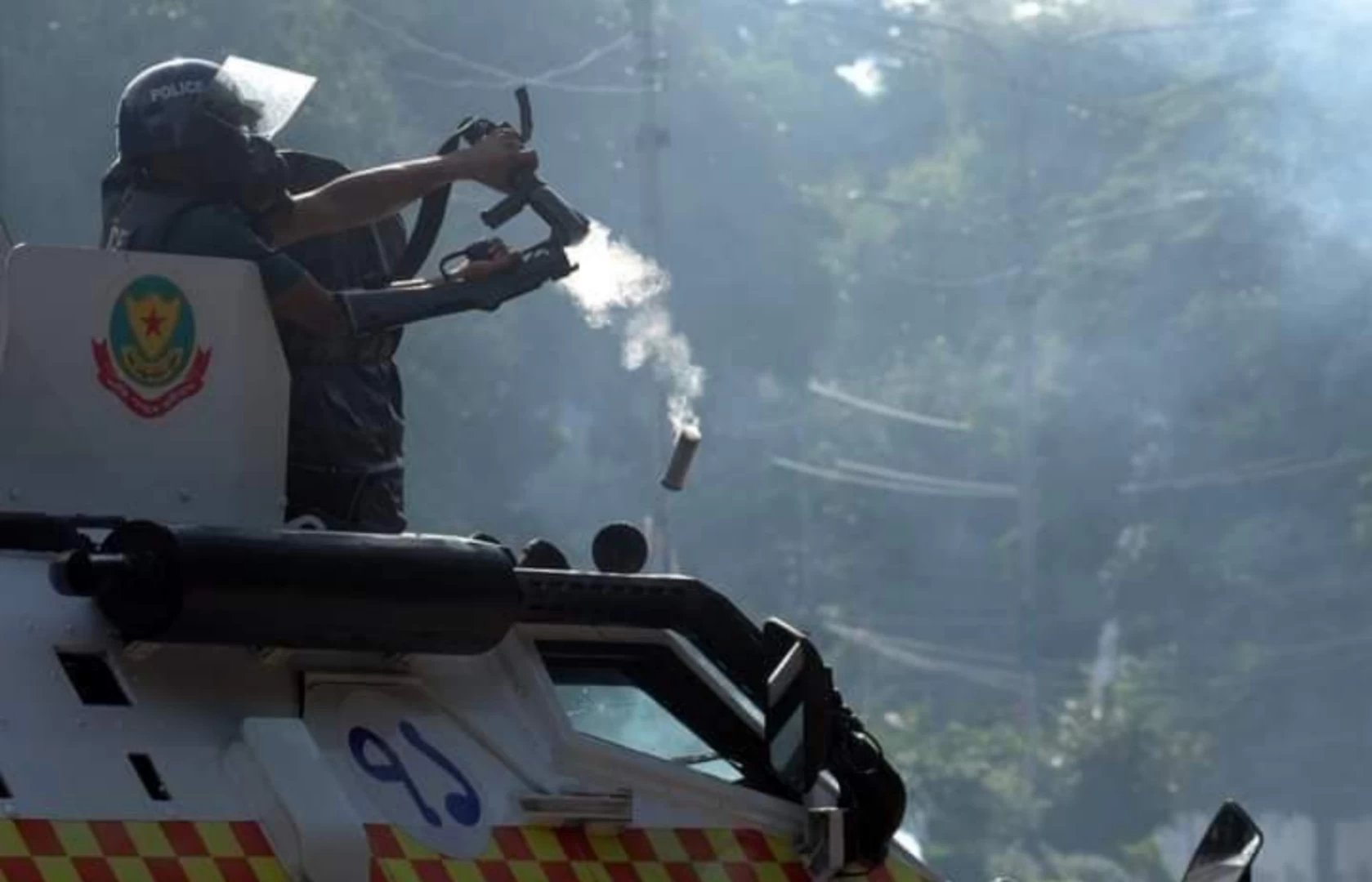 যাত্রাবাড়ীতে শিক্ষার্থী-পুলিশের মধ্যে সংঘর্ষ, গুলিবিদ্ধ ৬