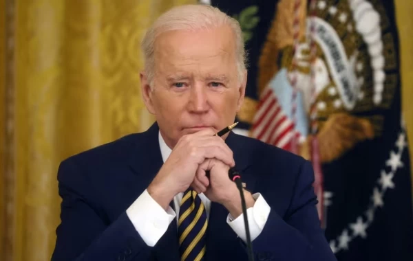 ফের করোনায় আক্রান্ত বাইডেন, সরে দাঁড়াতে পারেন নির্বাচন থেকে