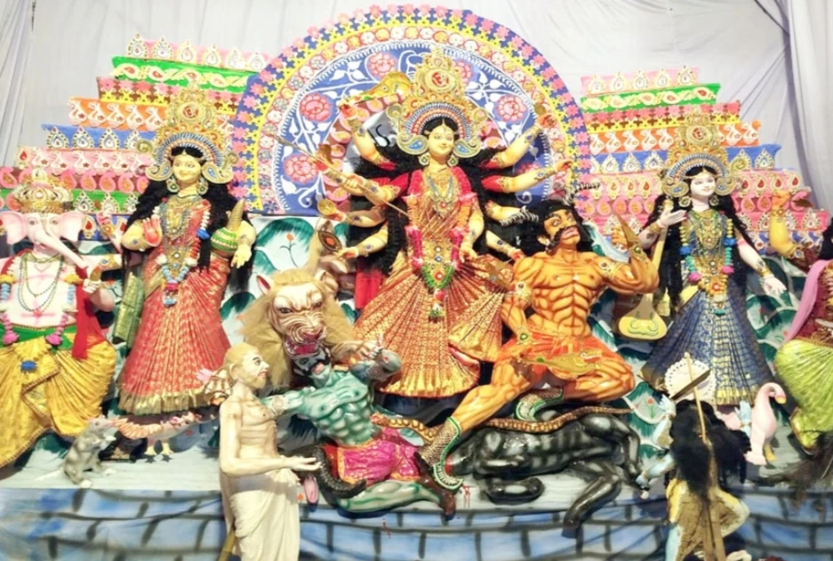 শ্রীপুরের পূজা মন্ডপগুলোতে উৎসবের আমেজ